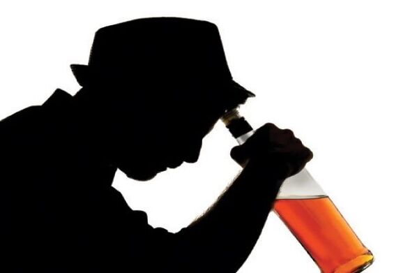 muž pije alkohol jak přestat